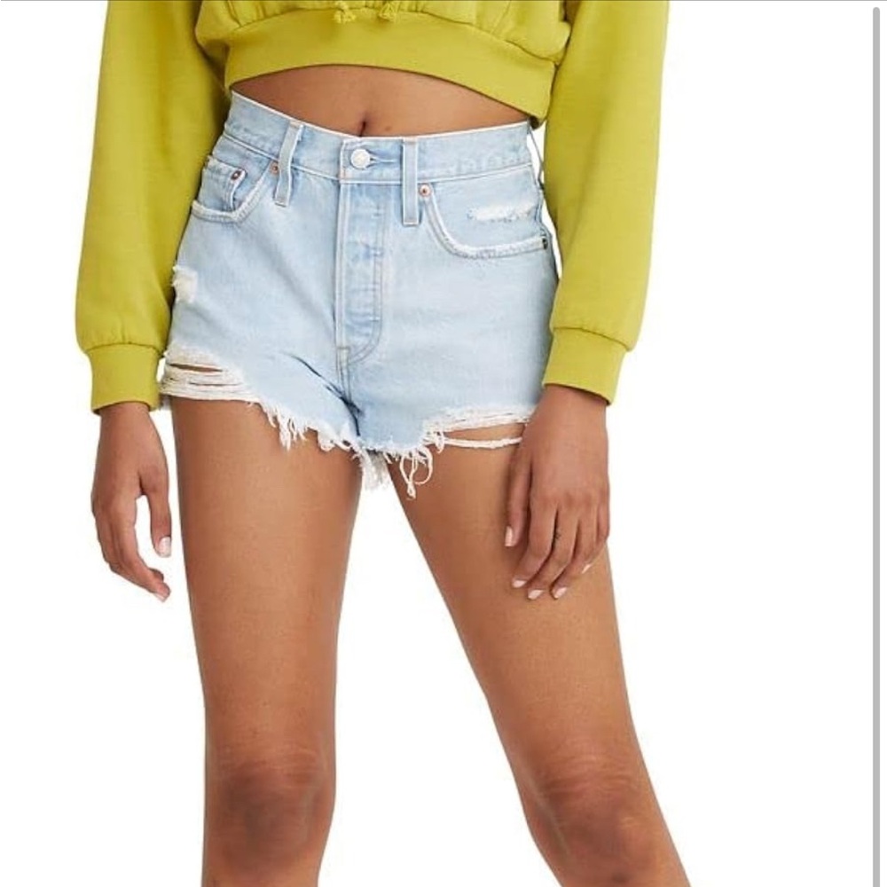 Levi’s Women’s 501 Shorts Light Indigo W28